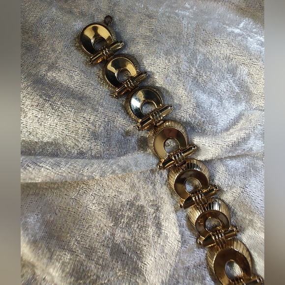 Beautiful Vintage Monet Link Bracelet Measures Right At 6 And 1/2 In - Picture 4 of 10
